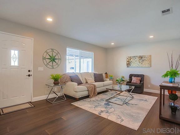 4th image of 246 Cranston Crst