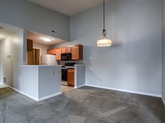 3rd image of 140 Pine Lake Dr APT 7
