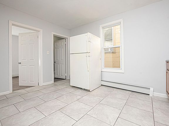 5th image of 321 Amherst St #2A