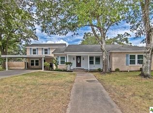 410 Robinson St, Edna, TX 77957