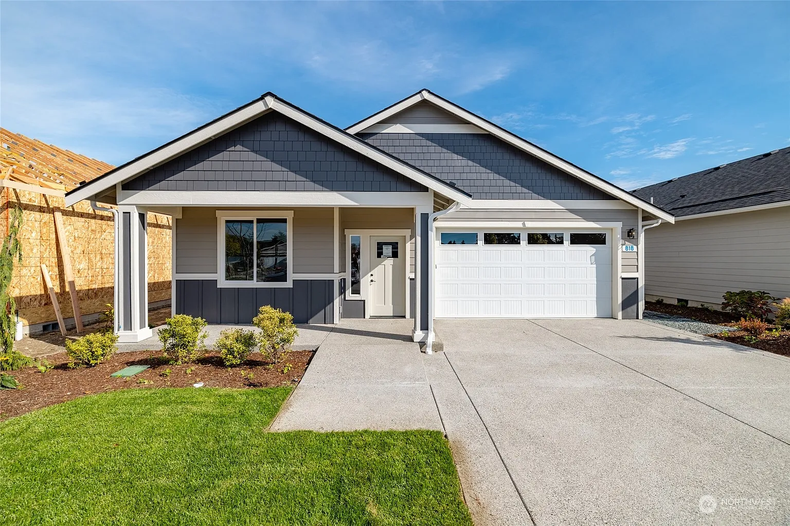 818 Parkland Loop photo 1