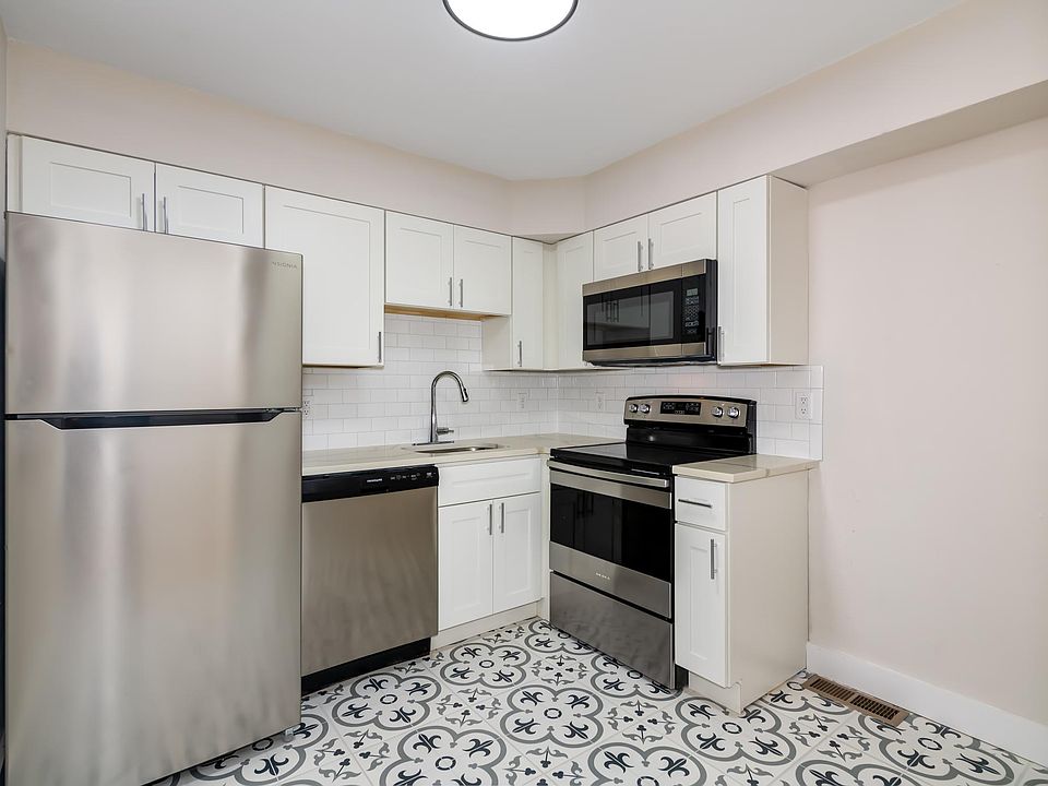 1st image of 3735 Cambridge Ave #3