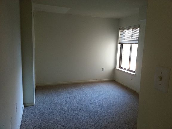 4th image of 2841 Windsor Dr APT 203