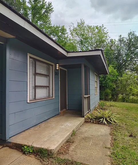 317 Byrne St — Photo 2