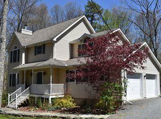 106 Eisenhower Dr, Lords Valley, PA 18428
