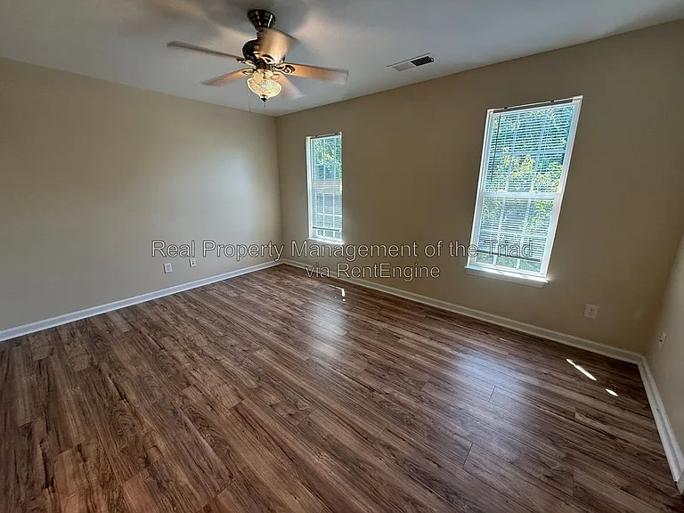 1258 Burton Ave — Photo 8