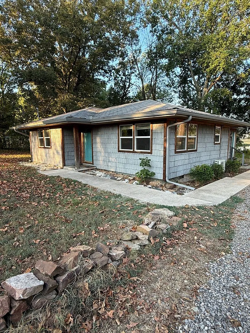 1123 Carter Street — Photo 1
