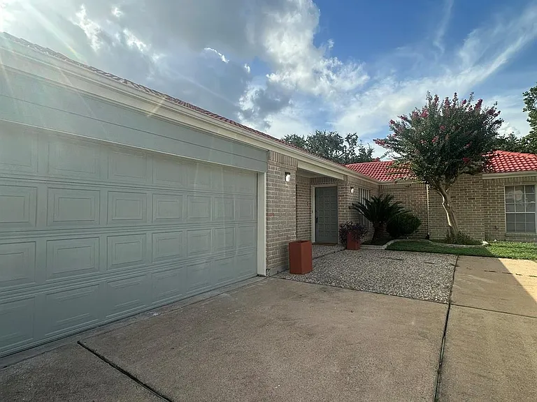 7846 Bankside Dr — Photo 26