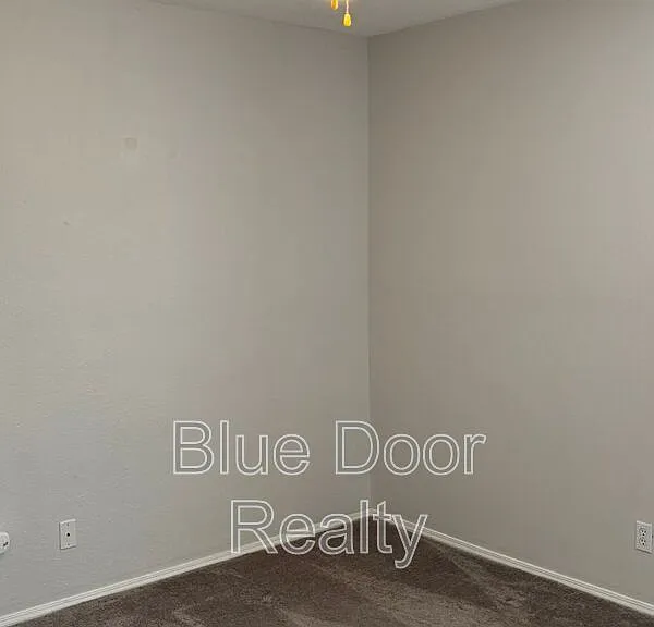2125 Sierra Ln NE — Photo 13