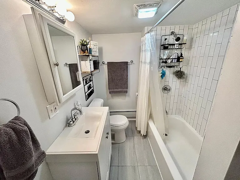4420 Forest Ave #1F — Photo 17