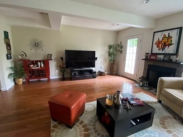 2 bed, 1.5 bath, 1287 sqft, $3,300 — Photo 2