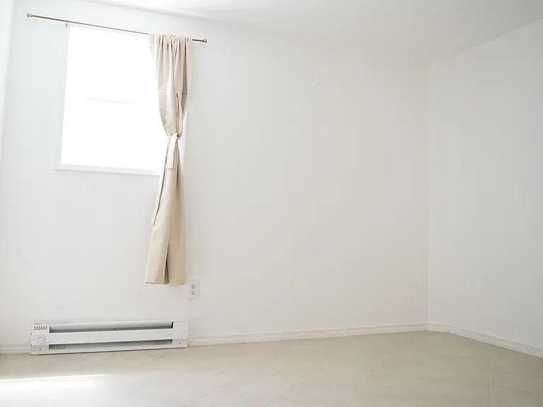900 NW Clifford St — Photo 4