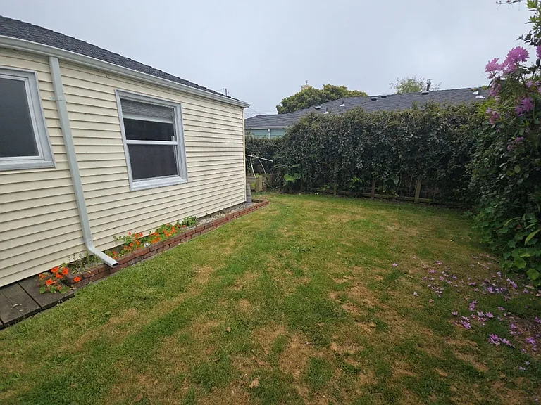 2204 F St — Photo 2