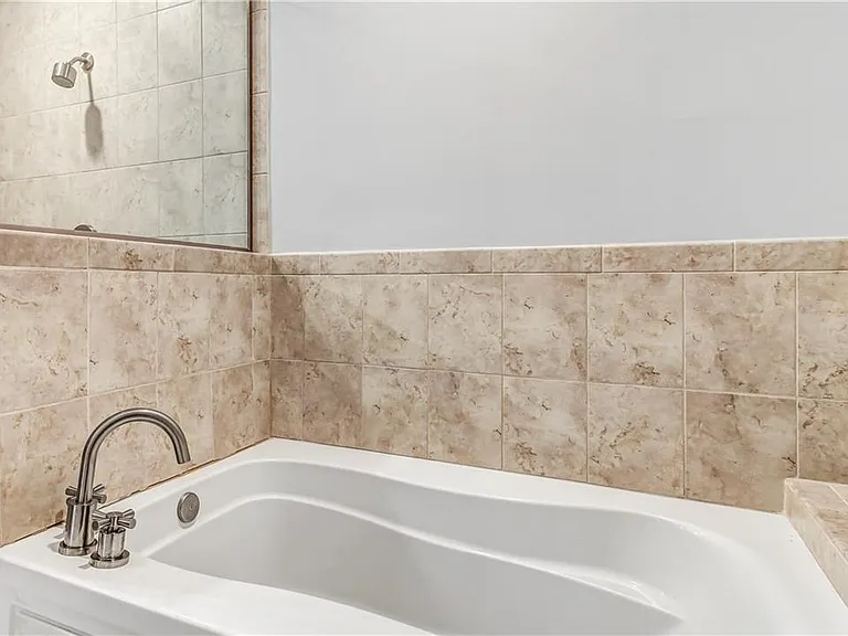 905 Juniper St NE #802 — Photo 13