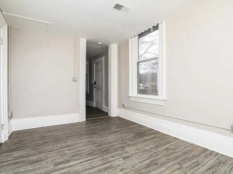721886_019_living_room_13495708.jpg