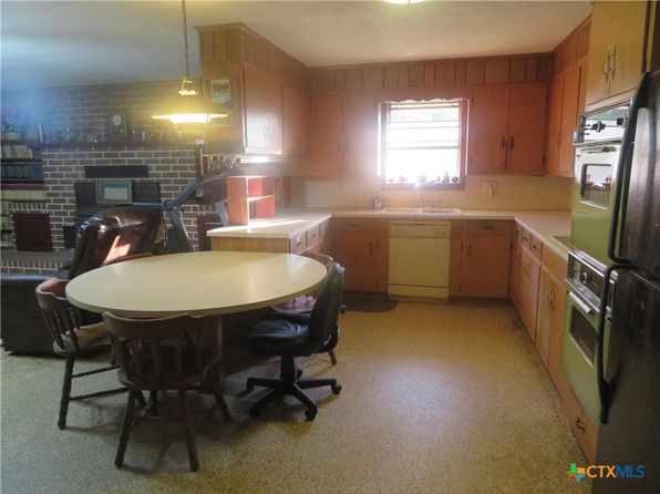 999 County Road 1101, Wiergate, TX 75977