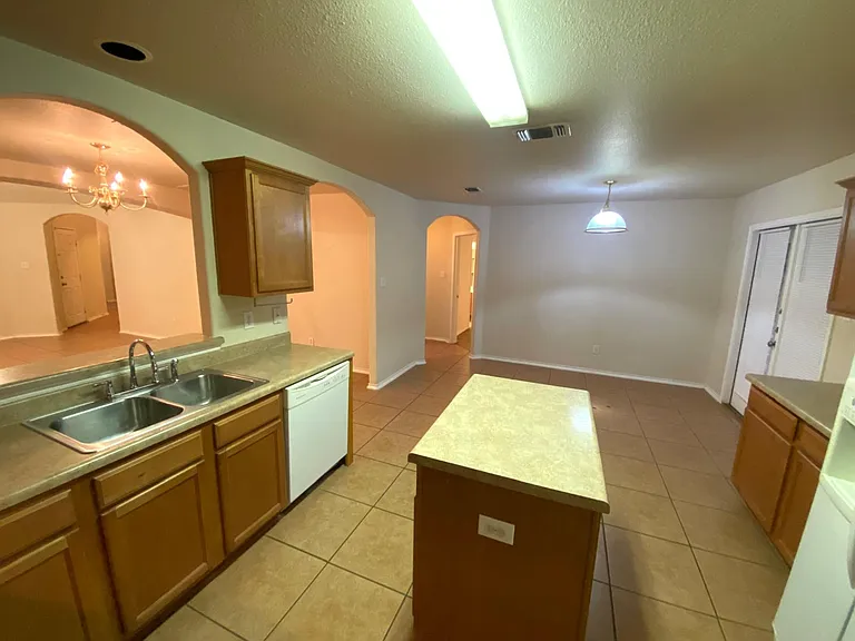10411 Tollow Way — Photo 10