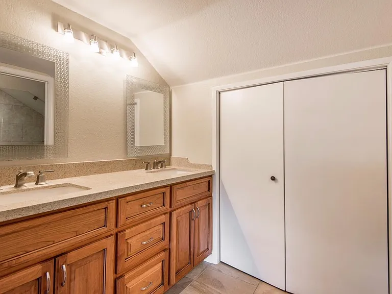 5695 Seifert Ave — Photo 7