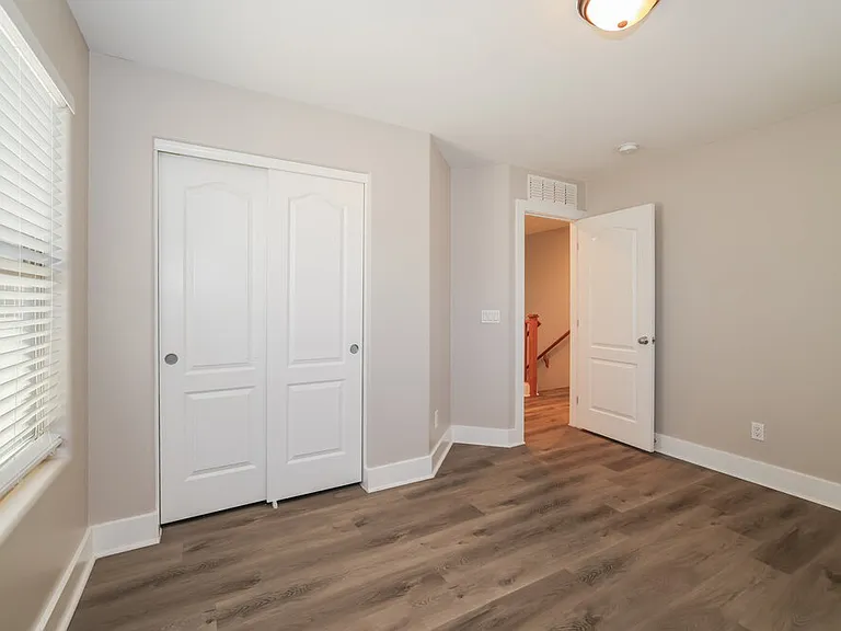 1146 E Hampton Ln — Photo 14