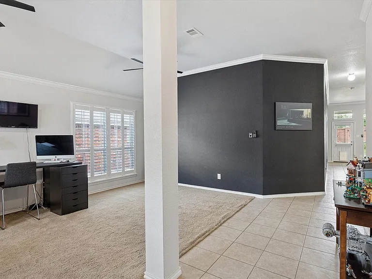 10237 Red Bluff Ln — Photo 3