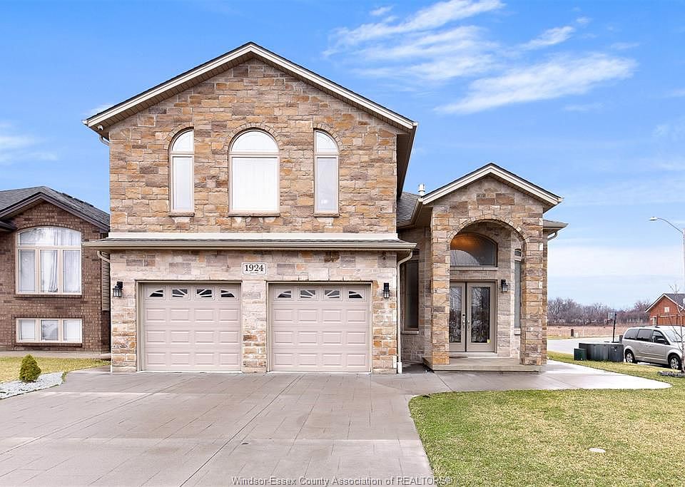1st image of 1924 Manitoba St