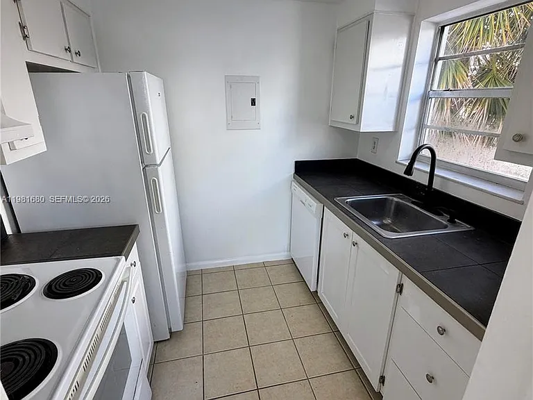 2001 Bay Dr #204 — Photo 1