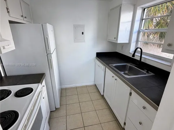 2001 Bay Dr APT 204, Miami Beach, FL 33141