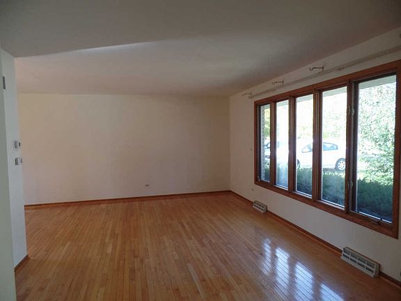 3rd image of 10825 S 71st Ct