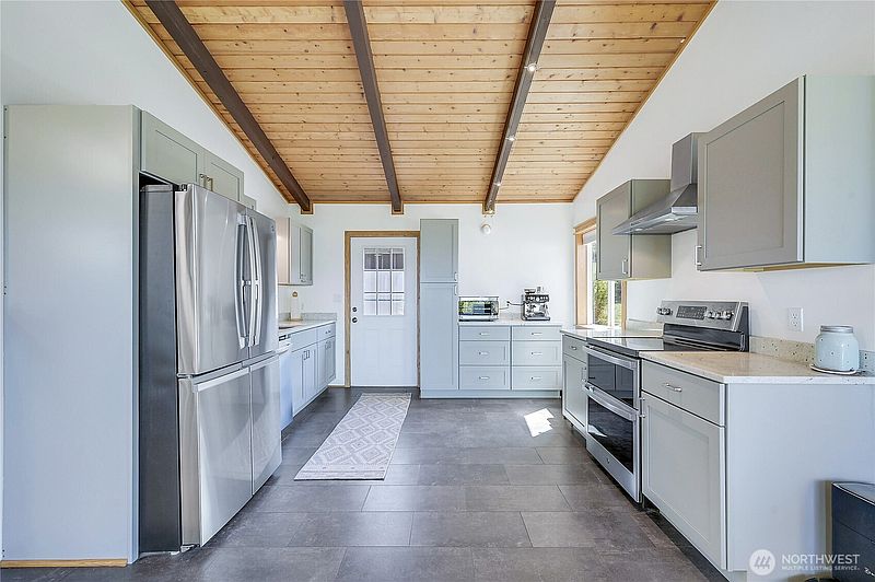 4th image of 200 N Rhododendron Drive