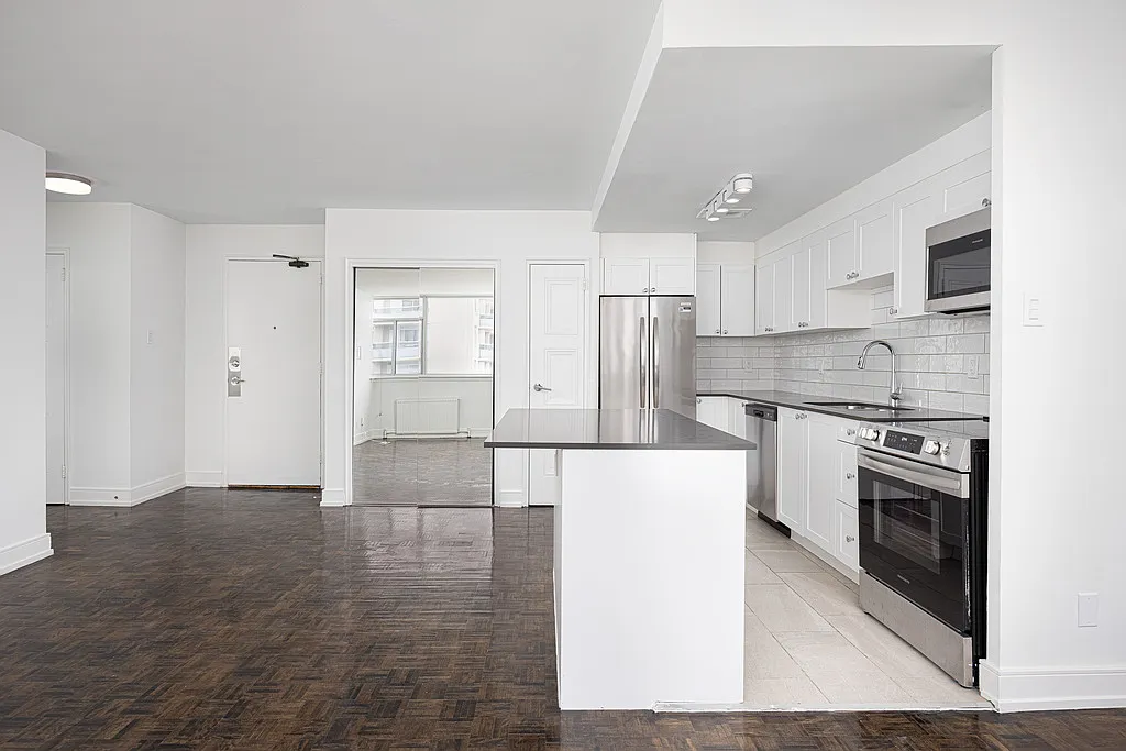 105 Isabella Street — Photo 1