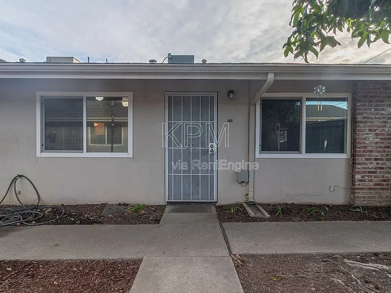 2178 Lucerne Ave — Photo 1