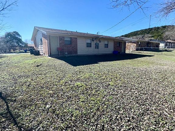 2nd image of 302 Bonnie Ln #A