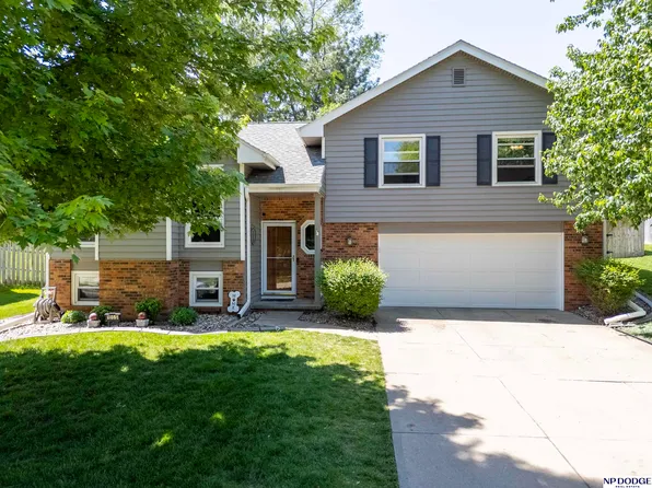 1005 Devon Dr, Papillion, NE 68046