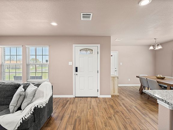 4th image of 300 Lipscomb St