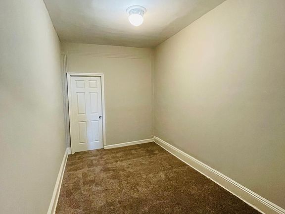 5th image of 156 Woodward Ave