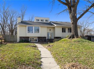 3730 Skyline Dr, Des Moines, IA 50310