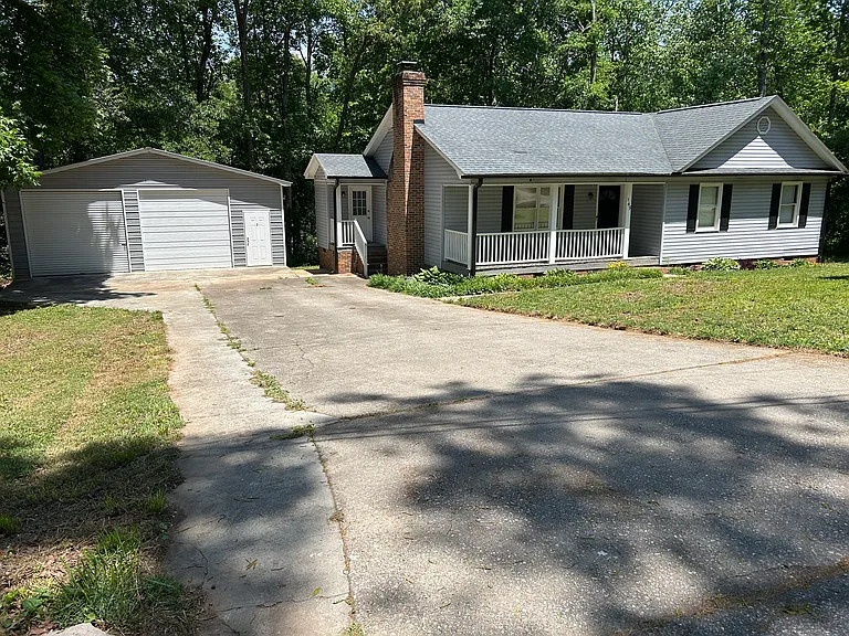 149 Norwood Dr — Photo 1