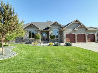2607 McLeod Dr E, West Fargo, ND 58078