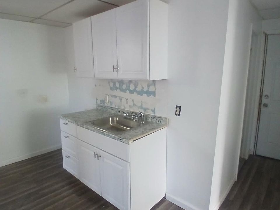 2nd image of 1594 Carrie St #A
