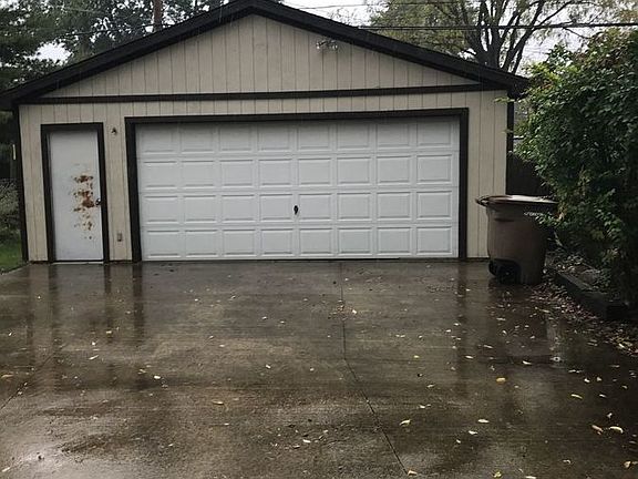 2nd image of 1068 Joslyn Ave