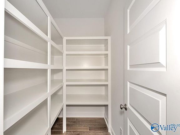 3rd image of 121 Pat Cain Dr