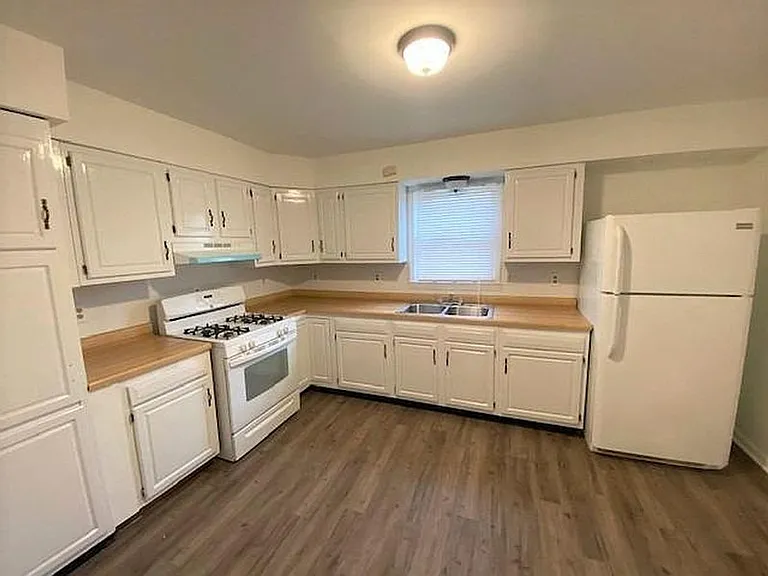 663 Shropshire Ave — Photo 7