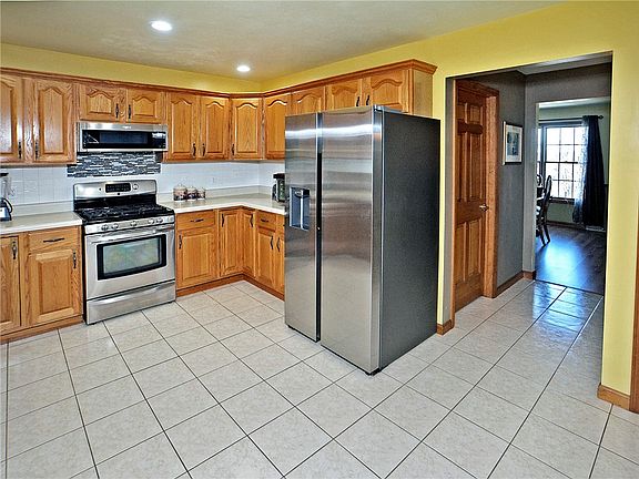 4th image of 9340 Pembroke Cir