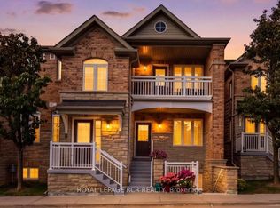 520 Silken Laumann Dr #11, Newmarket, ON L3X2S7