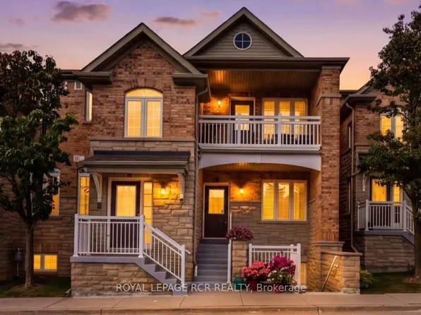 520 Silken Laumann Dr #11, Newmarket, ON L3X 2S7