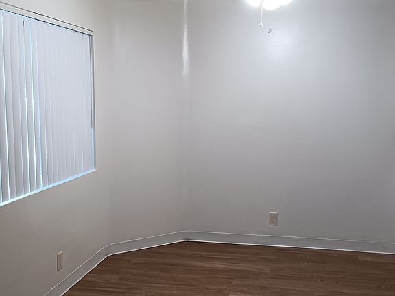4th image of 5837 Comstock Ave #0