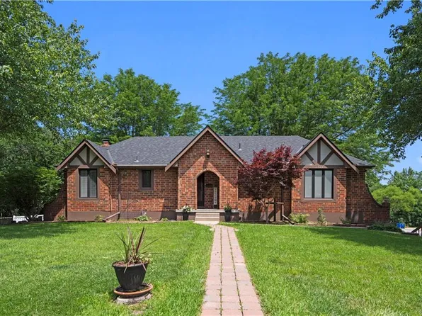 1504 NE Continental Cir, Lees Summit, MO 64086