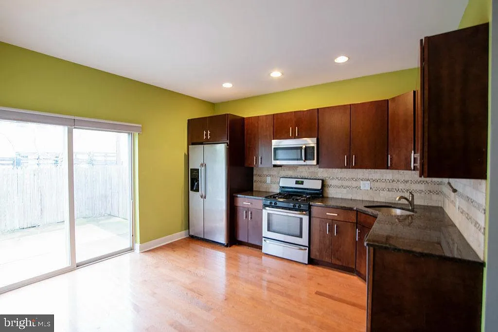 3 bed, 2.5 bath, 1763 sqft, $3,450 — Photo 3
