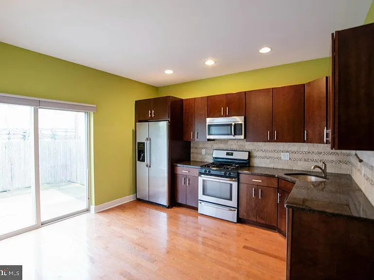 1727 Annin St — Photo 3