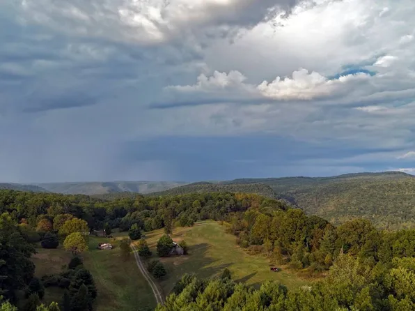 1227 Keister Rd, Lewisburg, WV 24901